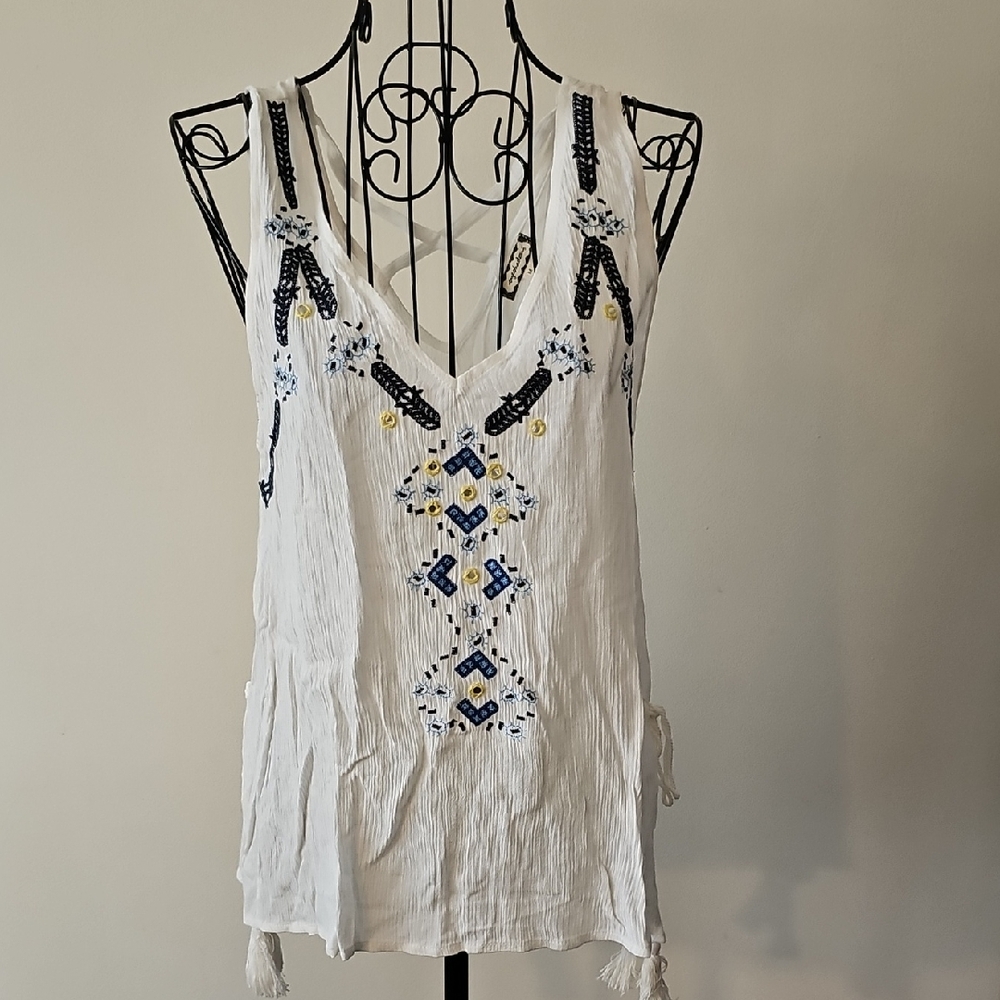 Eyeshadow White Embroidered V-Neck Tank